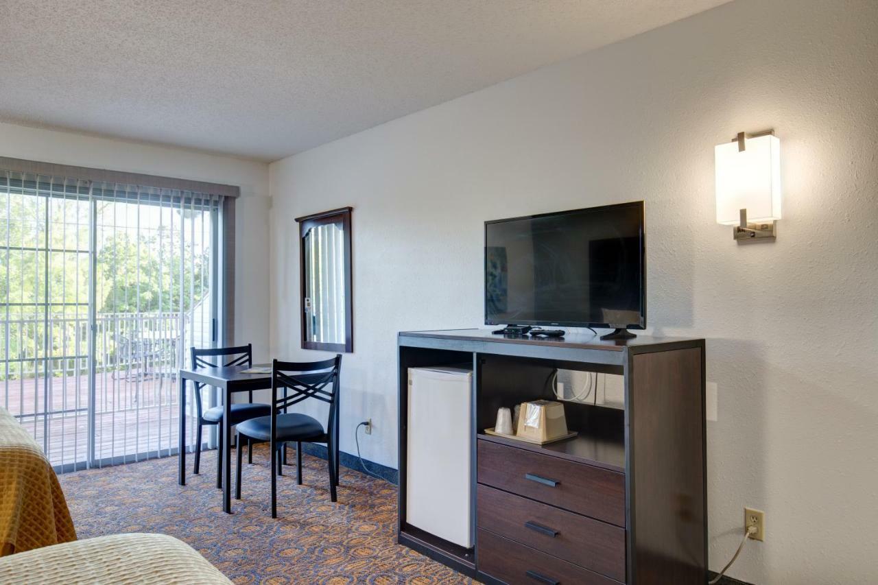 Howard Johnson By Wyndham Branson Theatre District Экстерьер фото